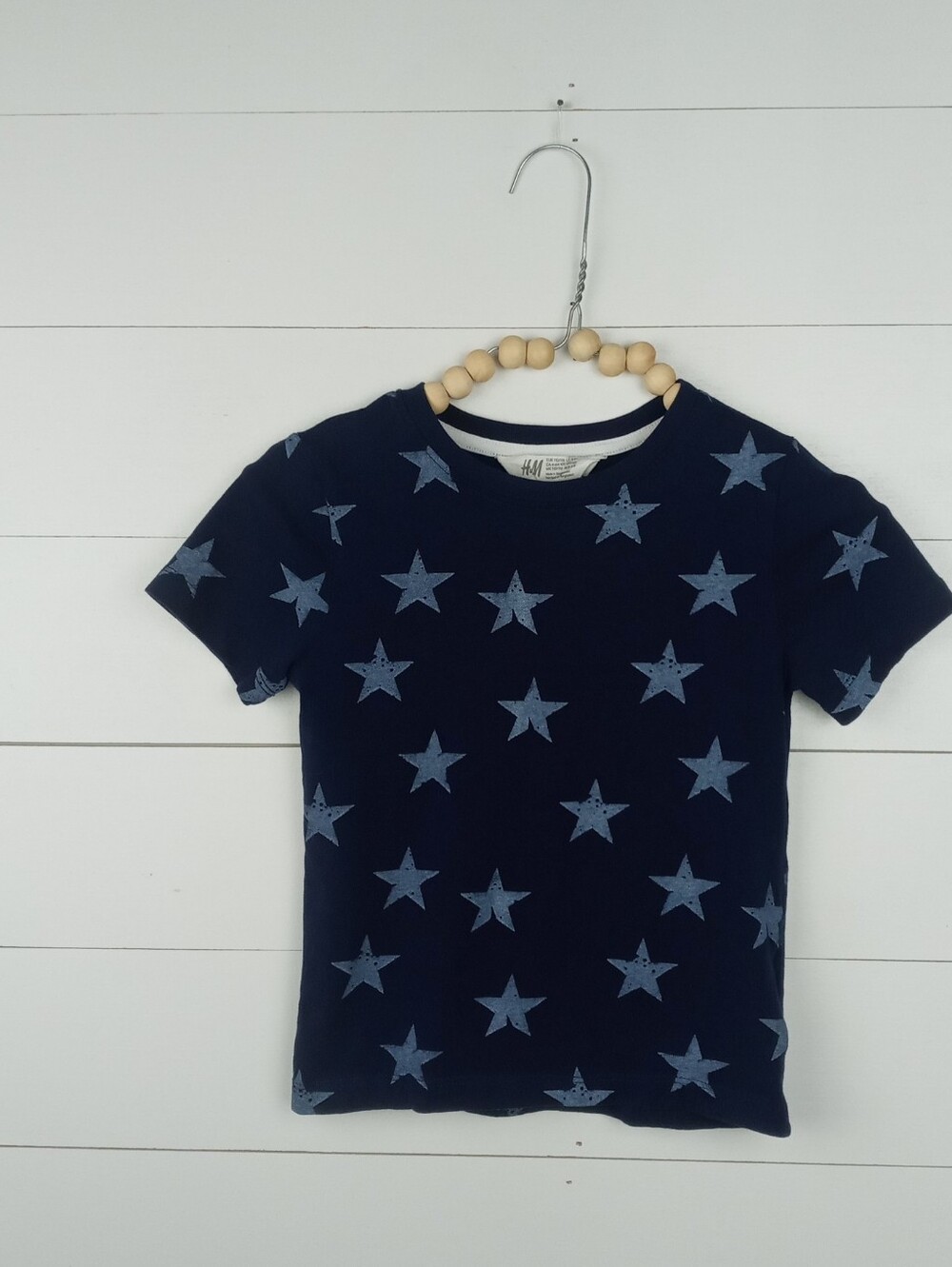 H&M boys size 4-6 navy blue with vintage like star design tshirt crewneck